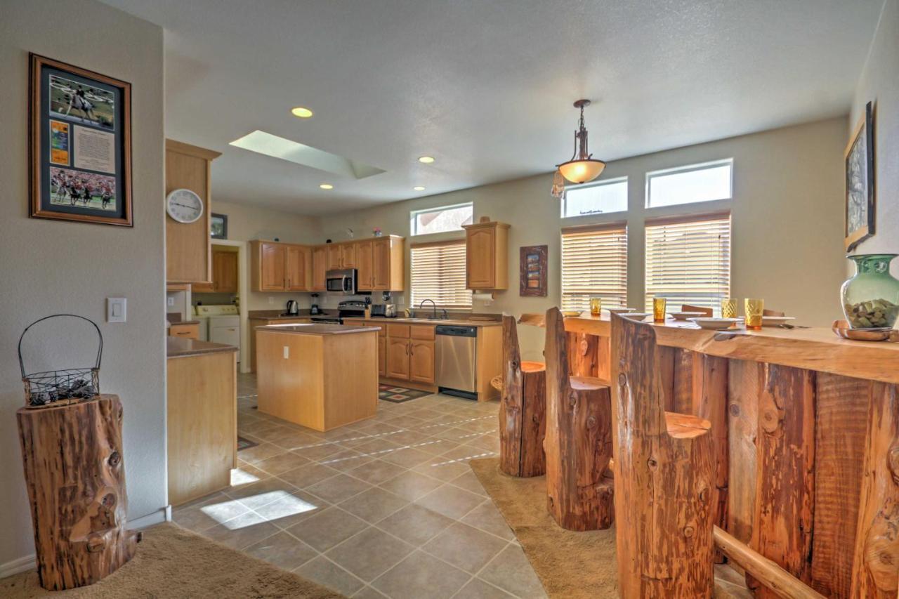 Beautiful Kanab Home With Yard - Walk To Restaurants Екстер'єр фото